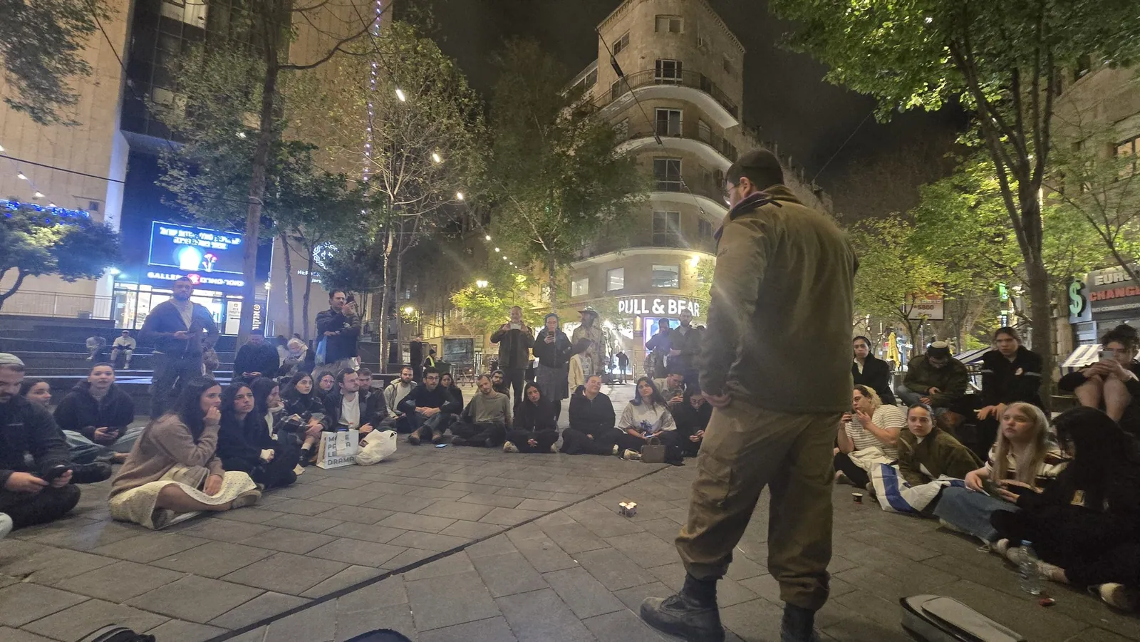 ערב יום הזיכרון בכיכר ציון